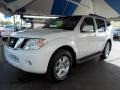 2009 Avalanche White Nissan Pathfinder SE  photo #3