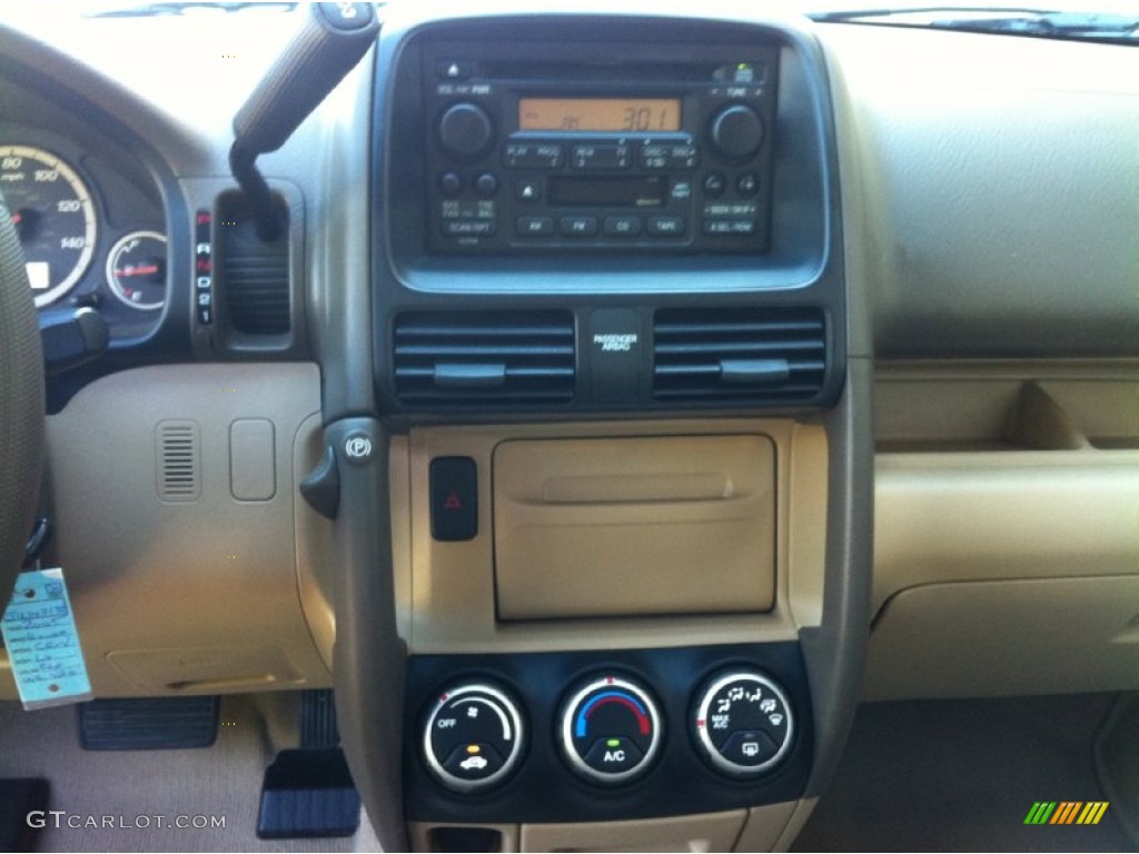 2005 Honda CR-V LX 4WD Controls Photos