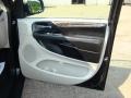 Brilliant Black Crystal Pearl - Grand Caravan Mainstreet Photo No. 24