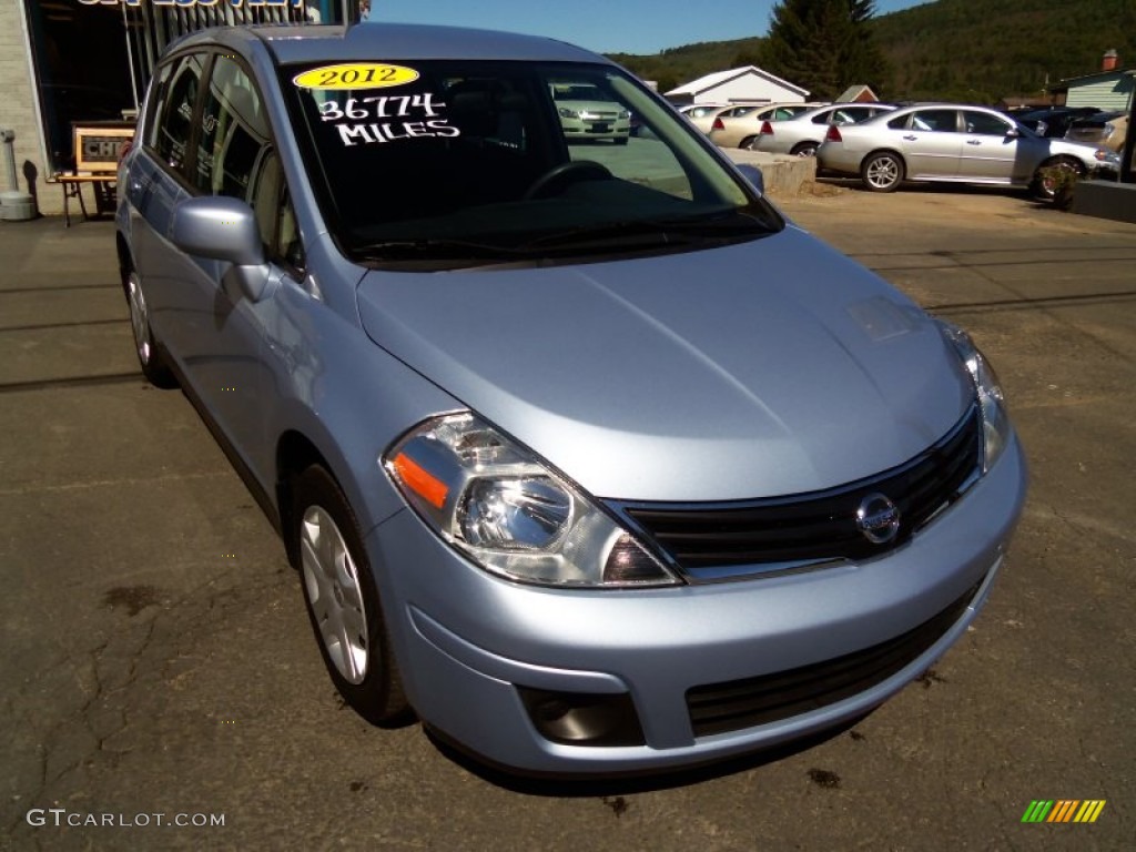 2012 Versa 1.8 S Hatchback - Arctic Blue Metallic / Charcoal photo #2