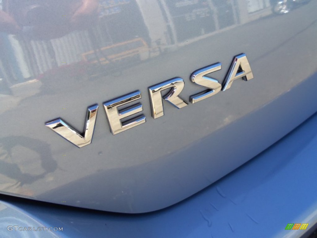 2012 Versa 1.8 S Hatchback - Arctic Blue Metallic / Charcoal photo #8