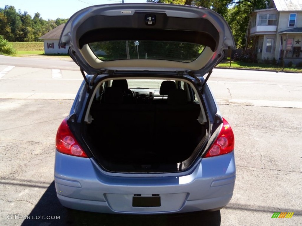 2012 Versa 1.8 S Hatchback - Arctic Blue Metallic / Charcoal photo #9