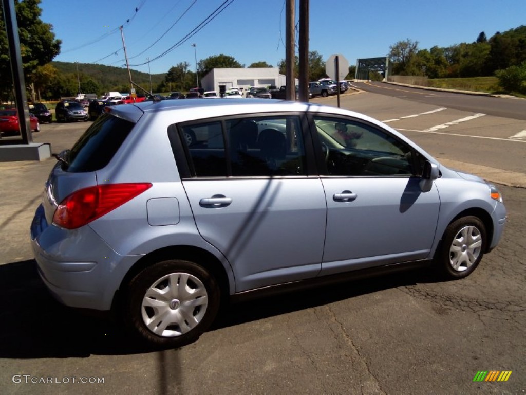 2012 Versa 1.8 S Hatchback - Arctic Blue Metallic / Charcoal photo #11