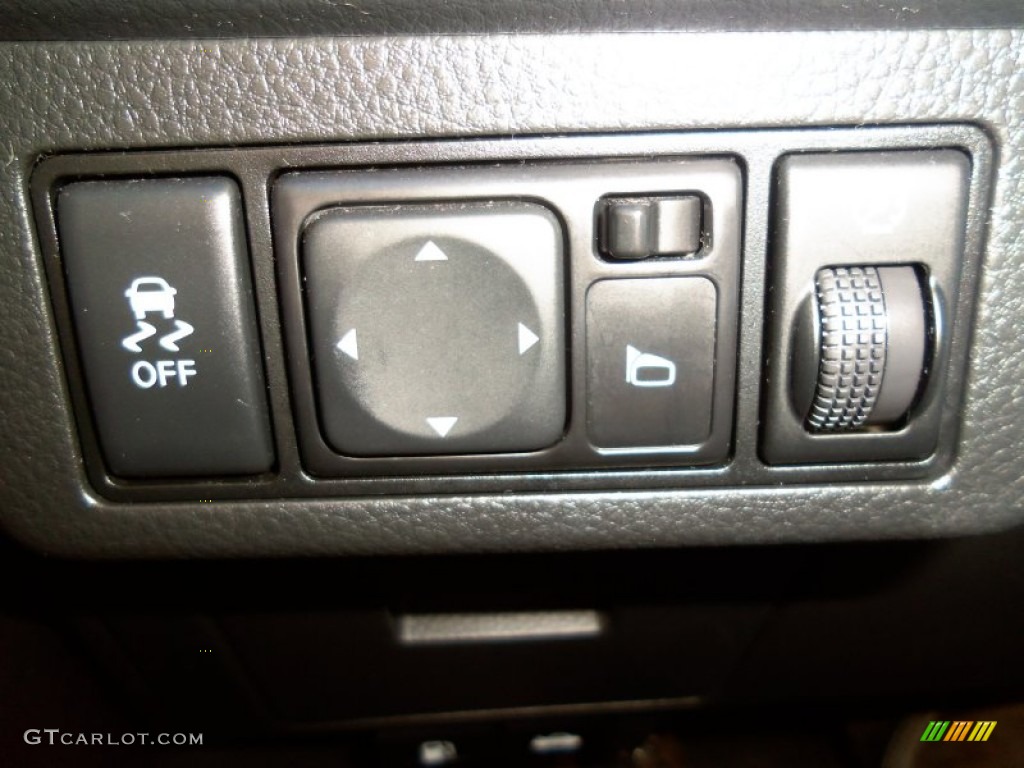 2012 Versa 1.8 S Hatchback - Red Alert / Charcoal photo #29