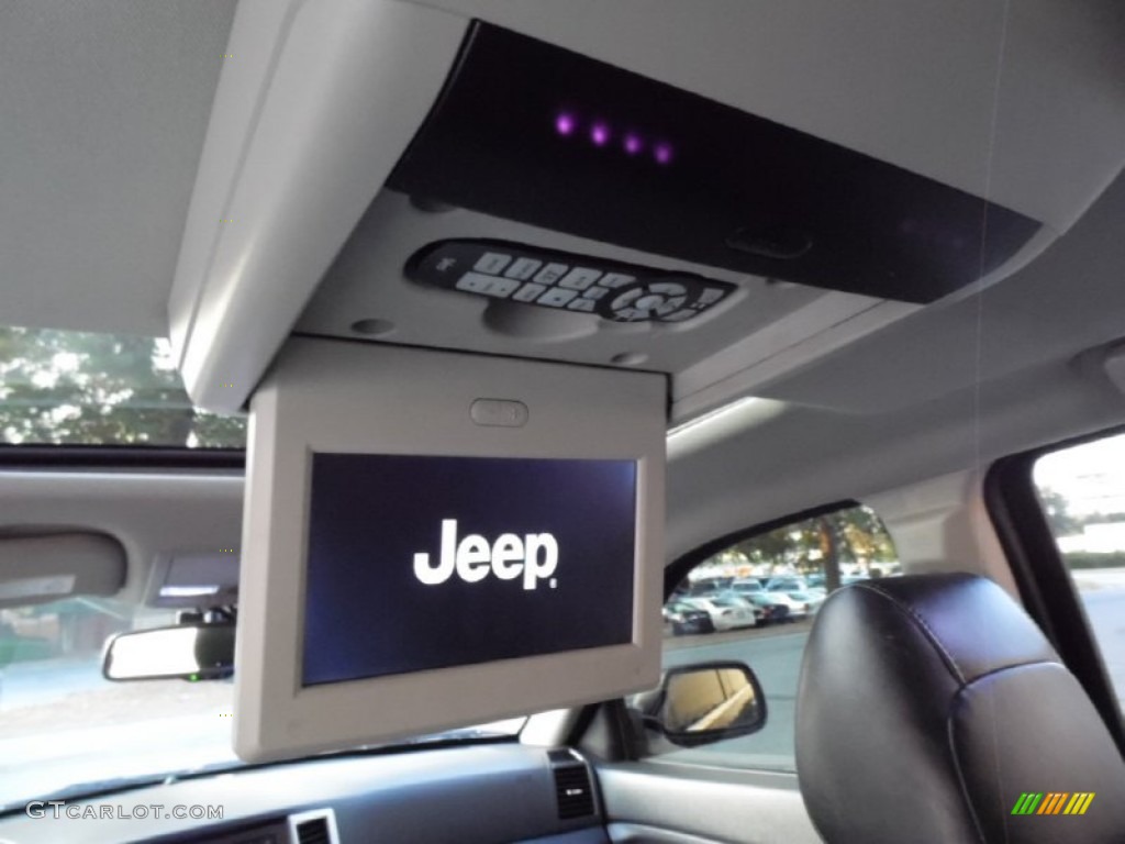 2008 Jeep Grand Cherokee SRT8 4x4 Entertainment System Photos