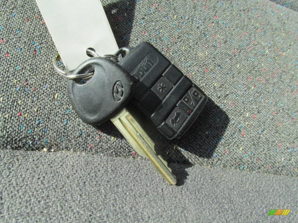 2002 Hyundai Accent GS Coupe Keys Photos