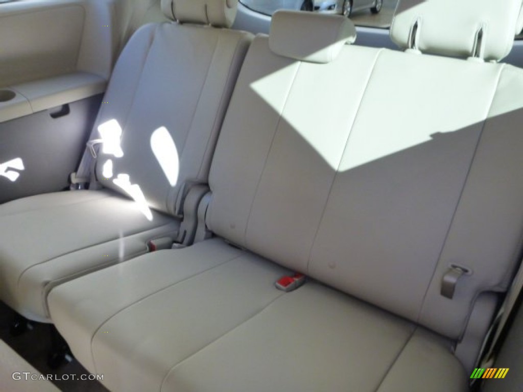 2011 Sienna XLE - Super White / Light Gray photo #12