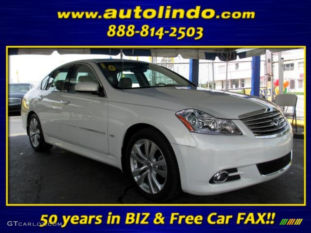 Moonlight White Infiniti M