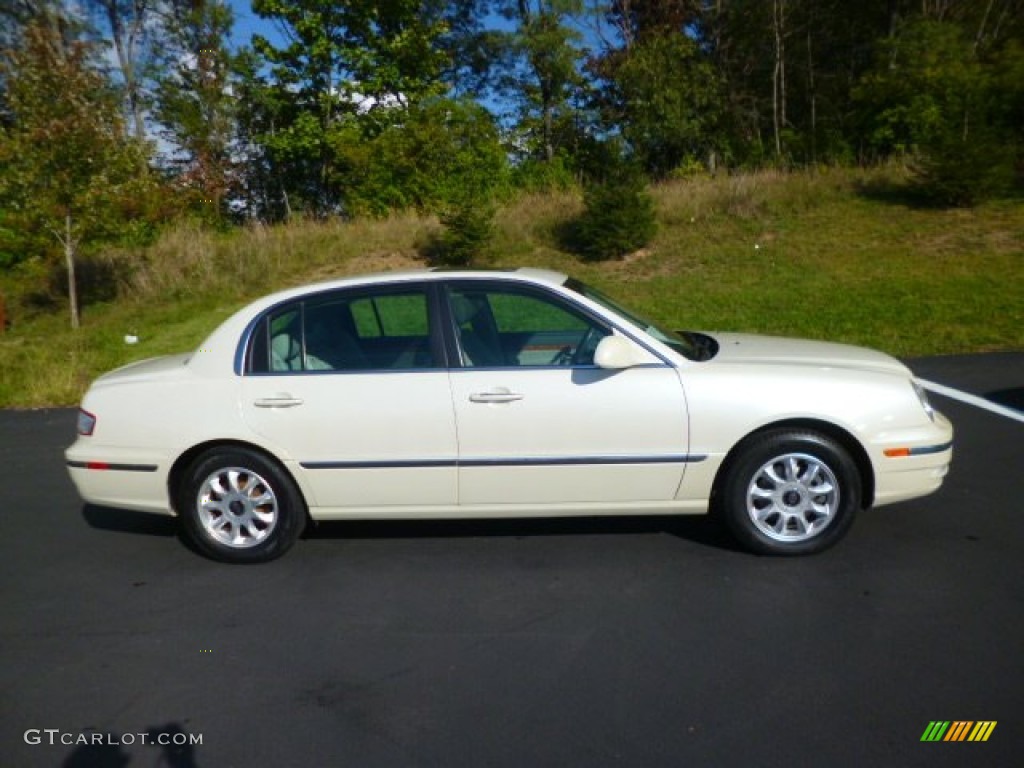 2005 Amanti  - Pearl White / Gray photo #3