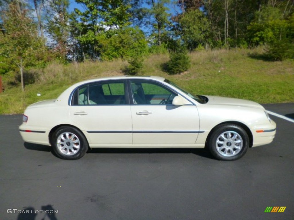 2005 Amanti  - Pearl White / Gray photo #4