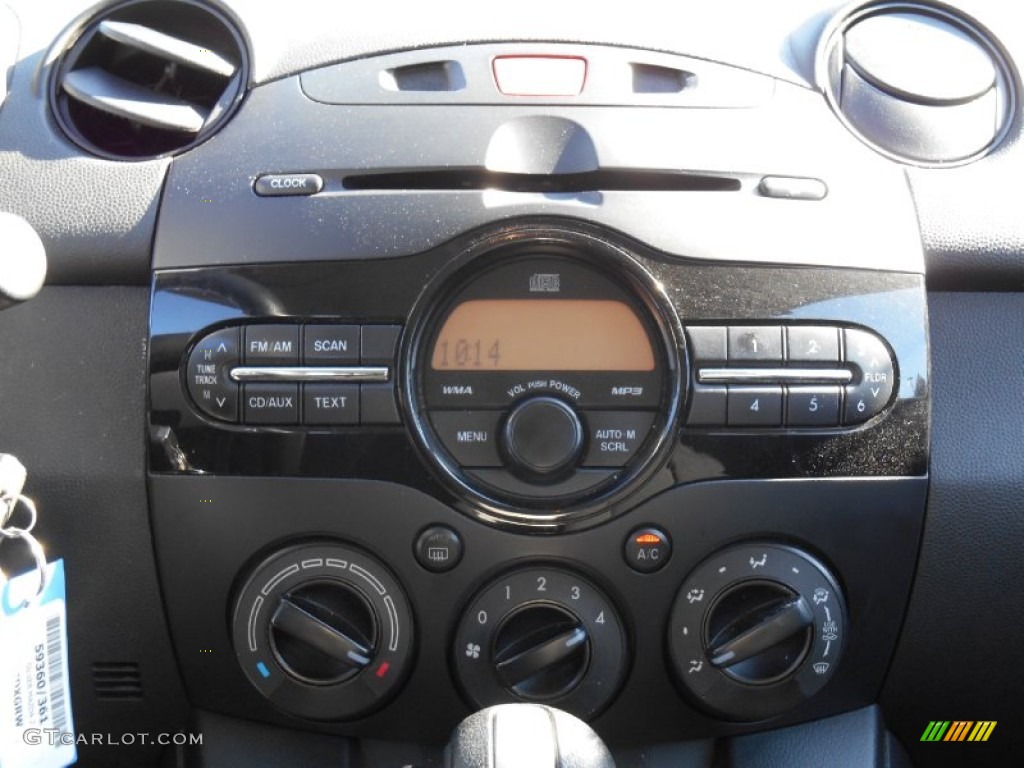 2011 Mazda MAZDA2 Sport Controls Photos