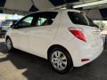 Super White - Yaris LE 5 Door Photo No. 6