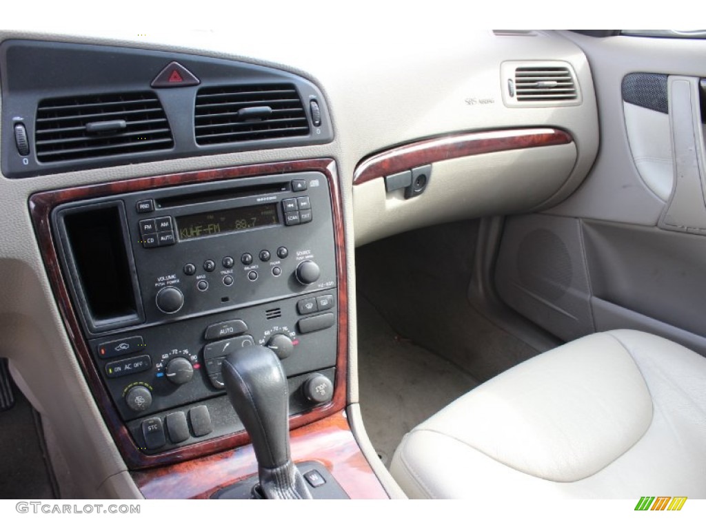 2006 V70 2.4 - Ice White / Taupe photo #14