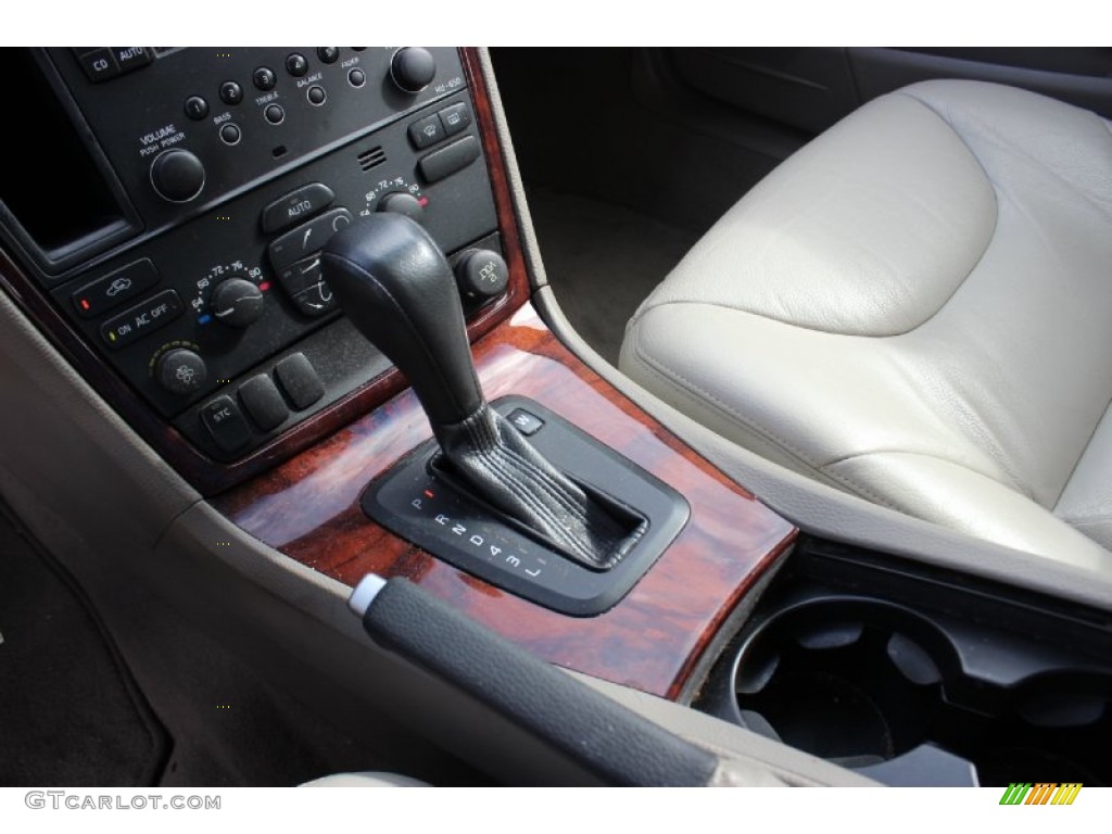 2006 Volvo V70 2.4 Transmission Photos