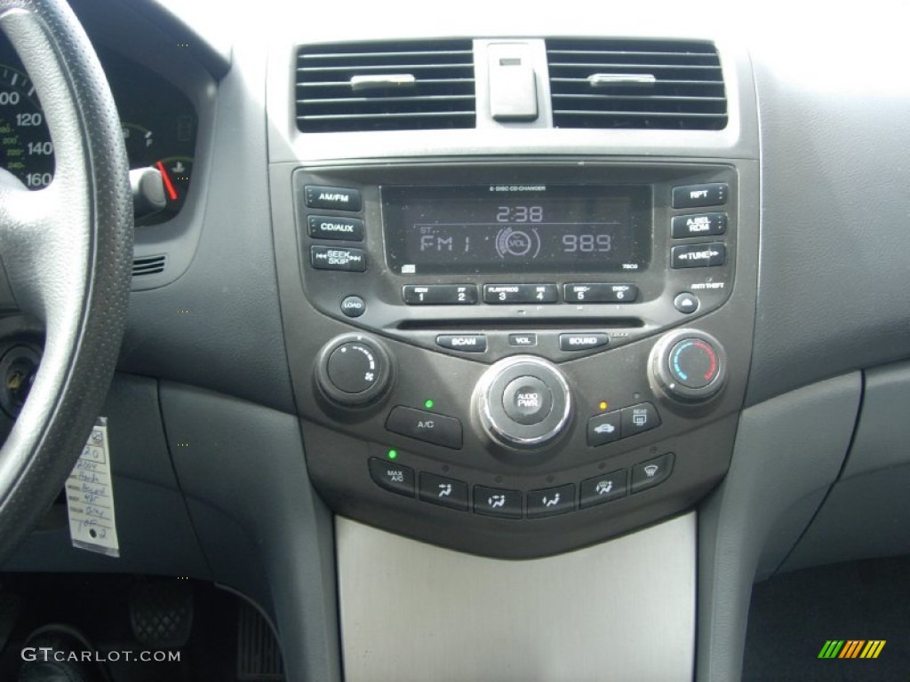 2004 Honda Accord EX Sedan Controls Photos