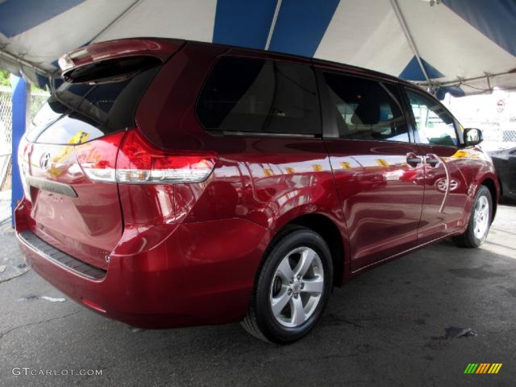 2011 Sienna V6 - Salsa Red Pearl / Dark Charcoal photo #4