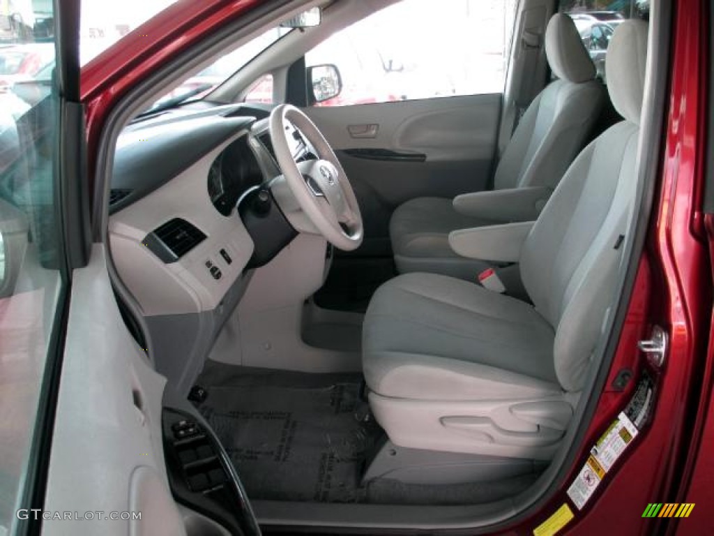 2011 Sienna V6 - Salsa Red Pearl / Dark Charcoal photo #8
