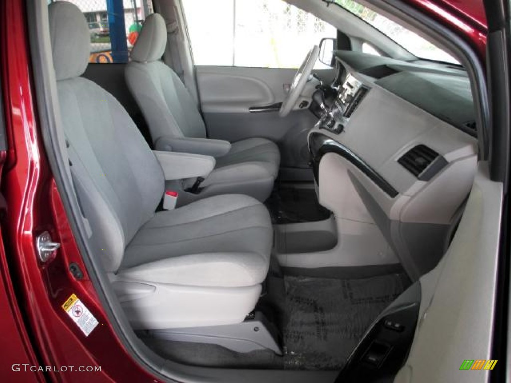 2011 Sienna V6 - Salsa Red Pearl / Dark Charcoal photo #10