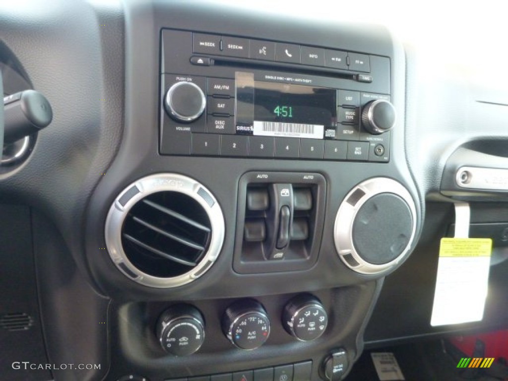 2014 Jeep Wrangler Unlimited Sahara 4x4 Controls Photo #85881078