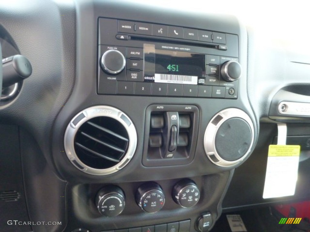 2014 Jeep Wrangler Unlimited Sahara 4x4 Controls Photos