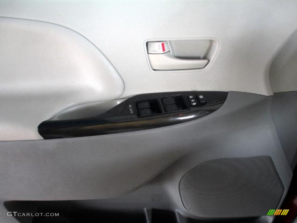 2011 Sienna V6 - Salsa Red Pearl / Dark Charcoal photo #23