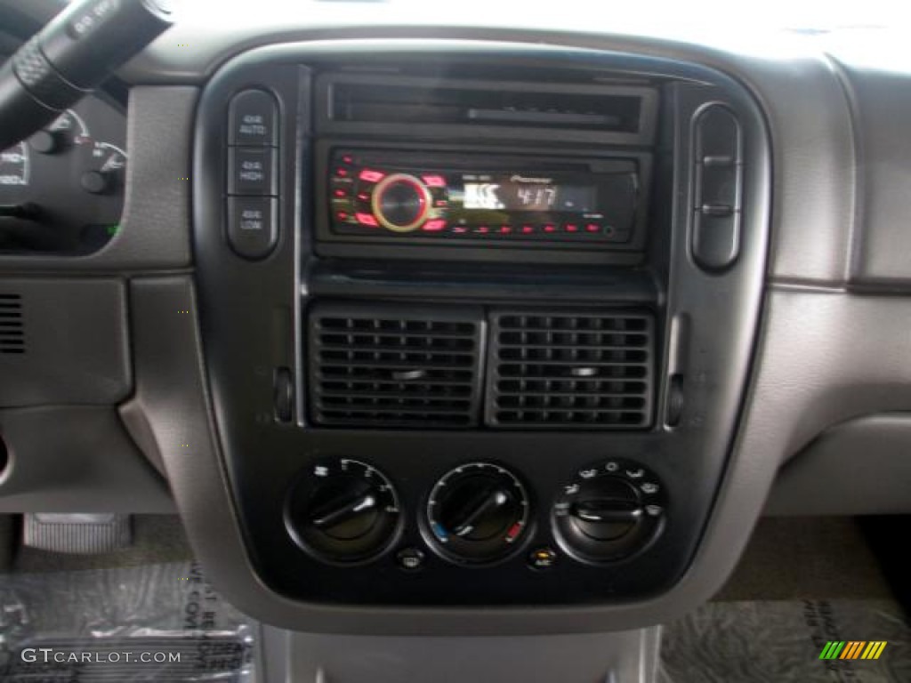 2002 Explorer XLS 4x4 - Black Clearcoat / Midnight Grey photo #14