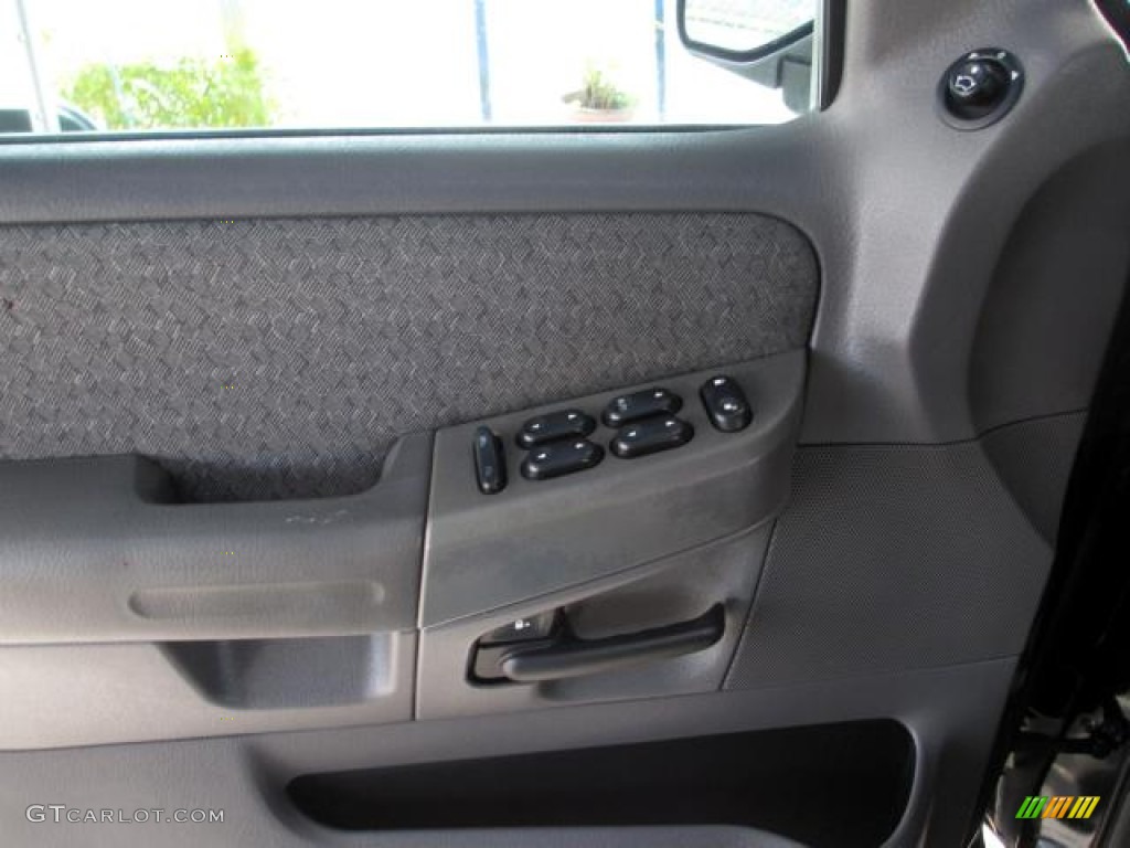 2002 Explorer XLS 4x4 - Black Clearcoat / Midnight Grey photo #21