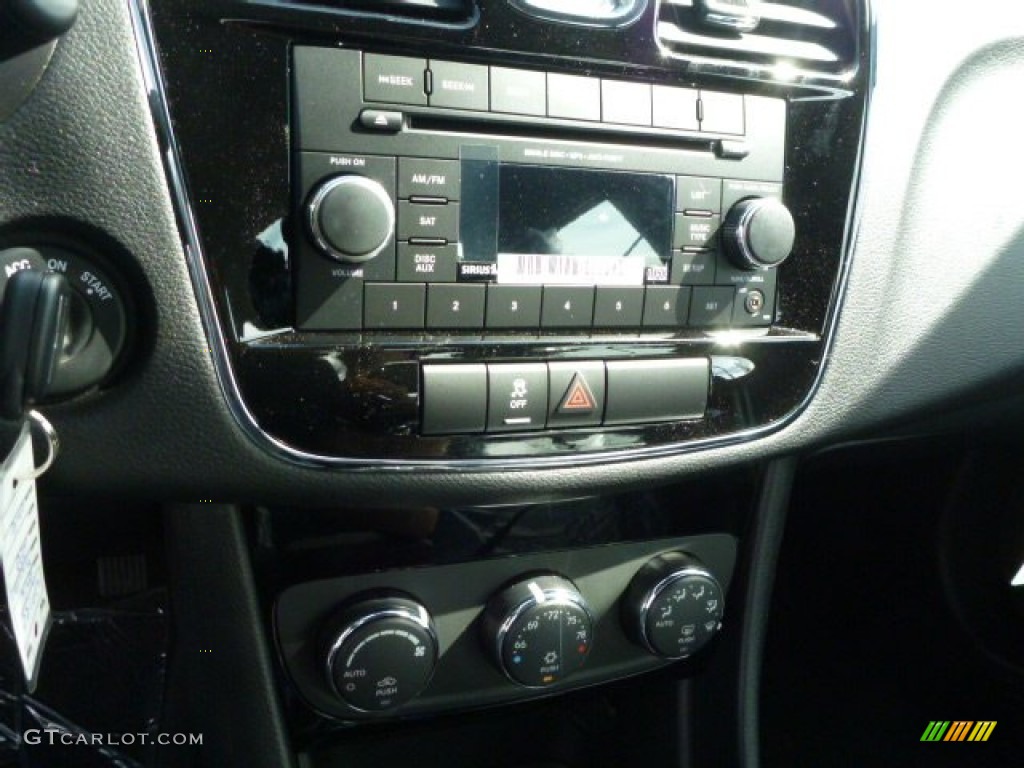 2014 200 Touring Sedan - Bright White / Black photo #19
