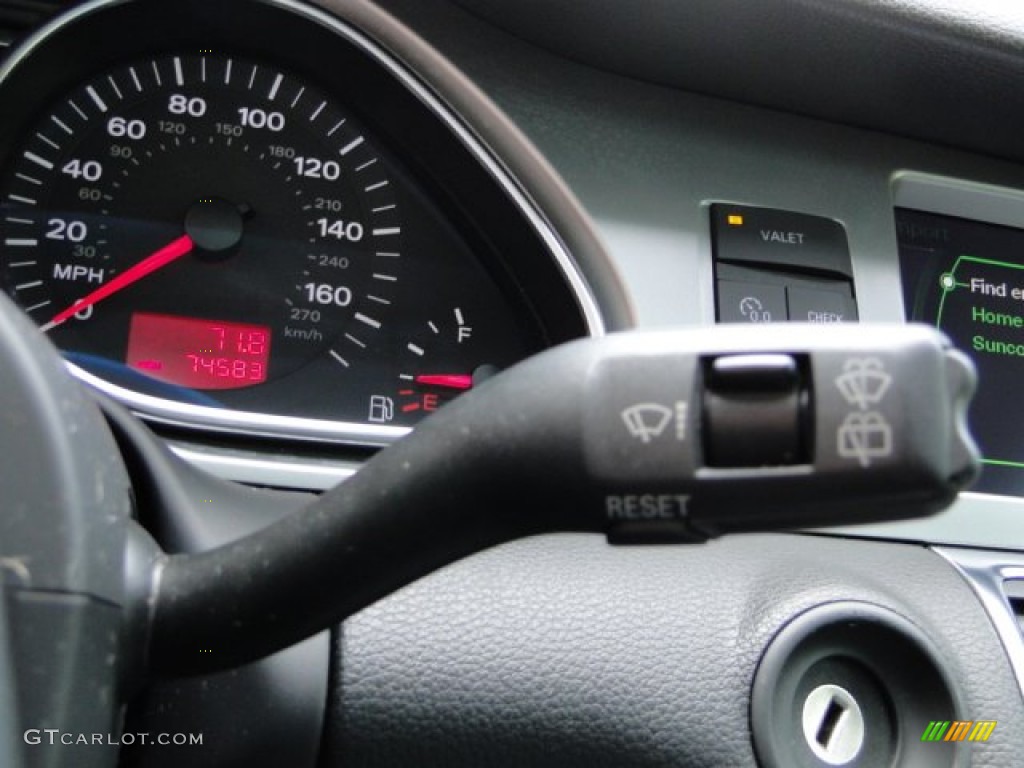 2007 Audi Q7 3.6 Premium quattro Controls Photos