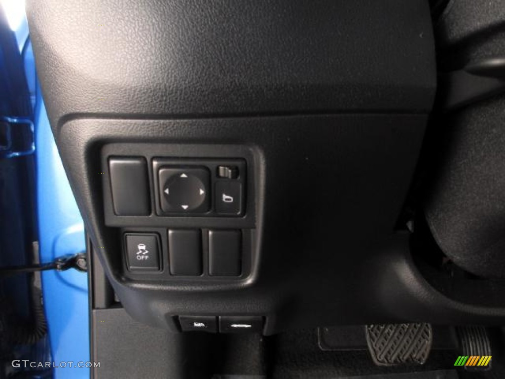 2011 Juke SV - Electric Blue / Gray/Silver Trim photo #21