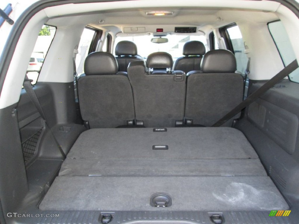 2004 Mercury Mountaineer V8 Premier AWD Trunk Photos