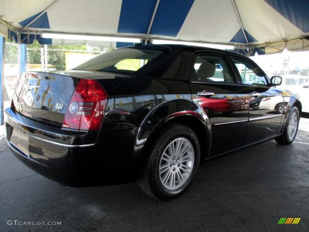 2010 300 Touring - Black / Dark Slate Gray photo #4