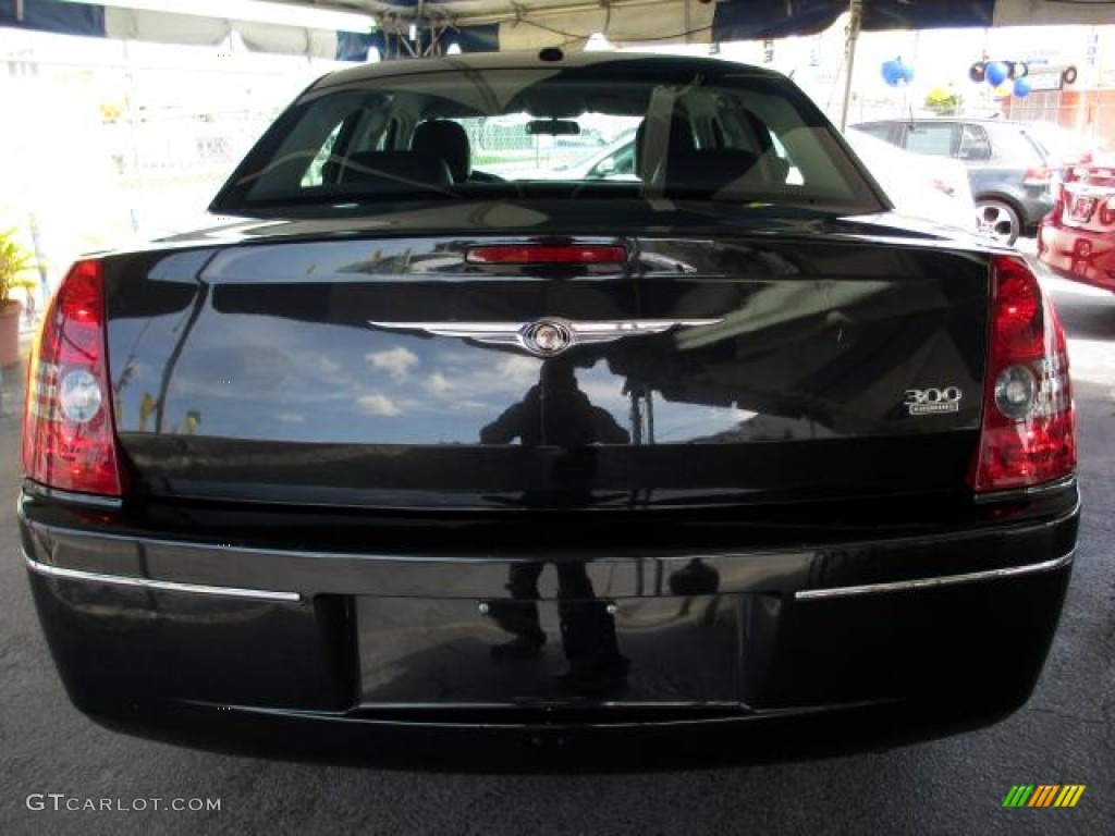 2010 300 Touring - Black / Dark Slate Gray photo #5