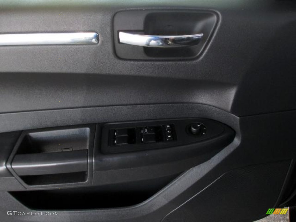 2010 300 Touring - Black / Dark Slate Gray photo #22