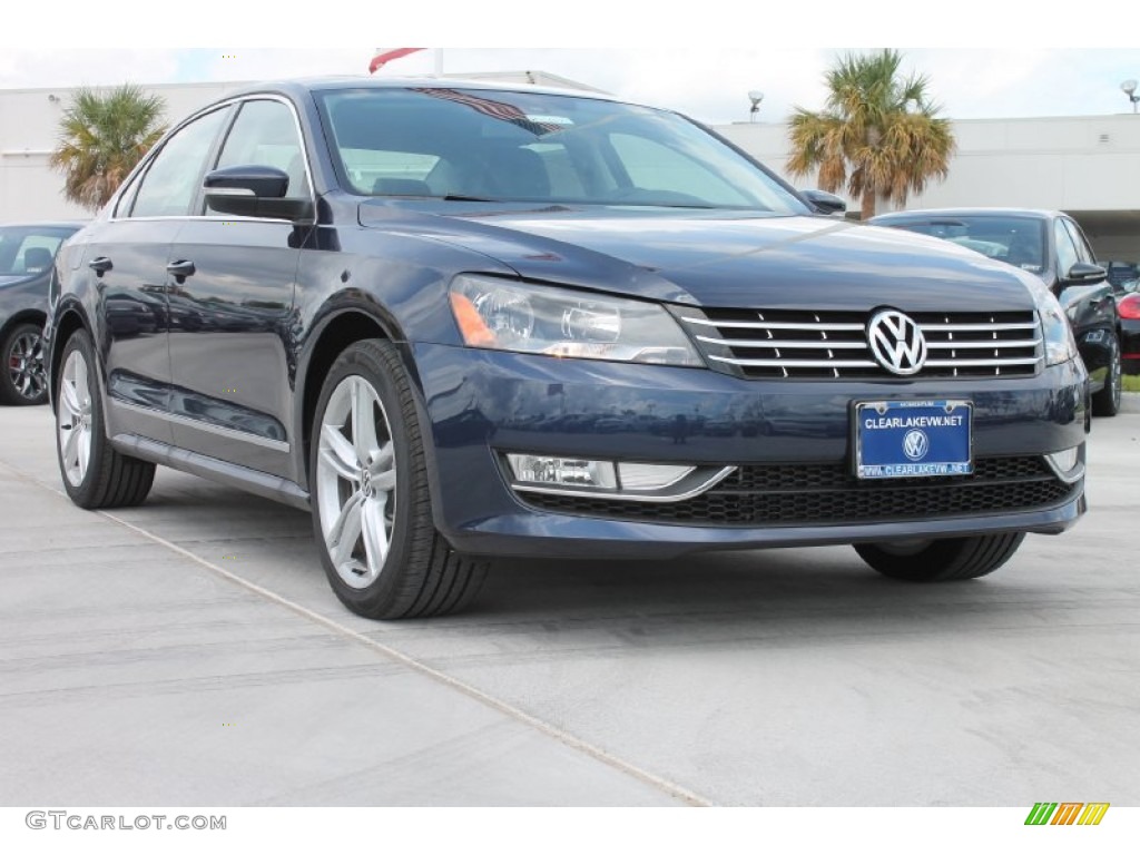 Night Blue Metallic Volkswagen Passat