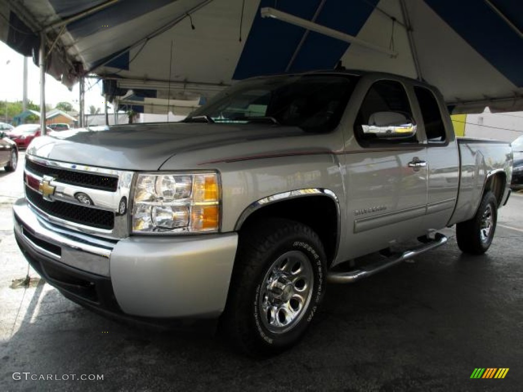 2010 Silverado 1500 LS Extended Cab 4x4 - Sheer Silver Metallic / Dark Titanium photo #3