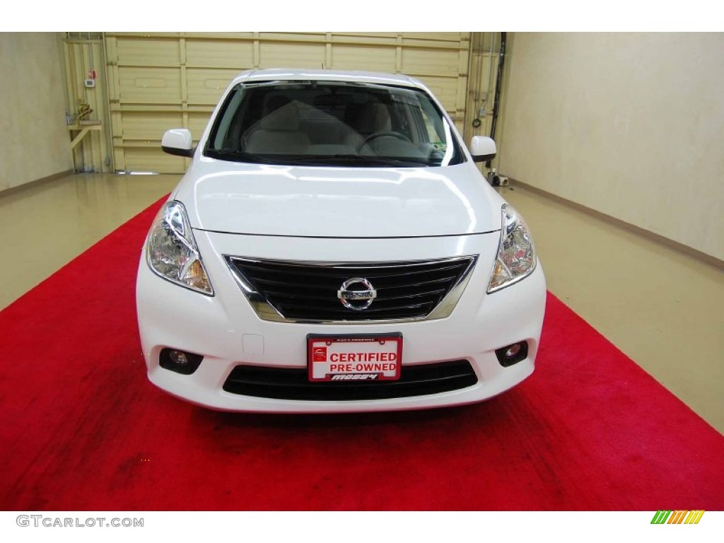 2012 Versa 1.6 SL Sedan - Fresh Powder White / Sandstone photo #2