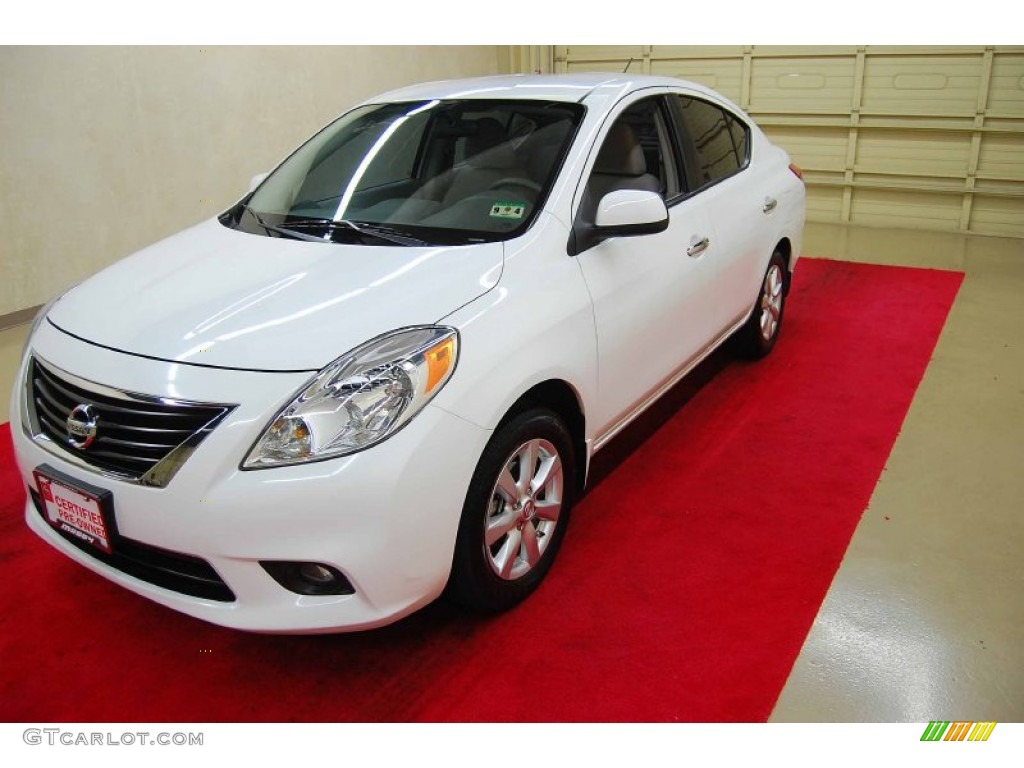 2012 Versa 1.6 SL Sedan - Fresh Powder White / Sandstone photo #3