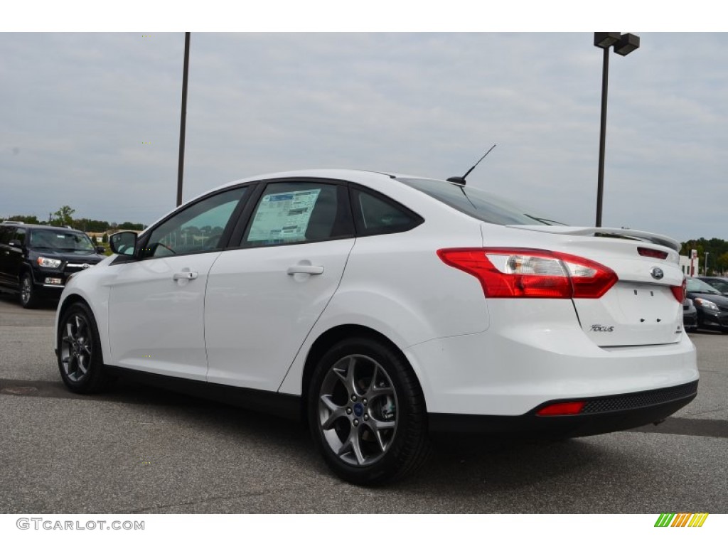 2014 Focus SE Sedan - Oxford White / Charcoal Black photo #19