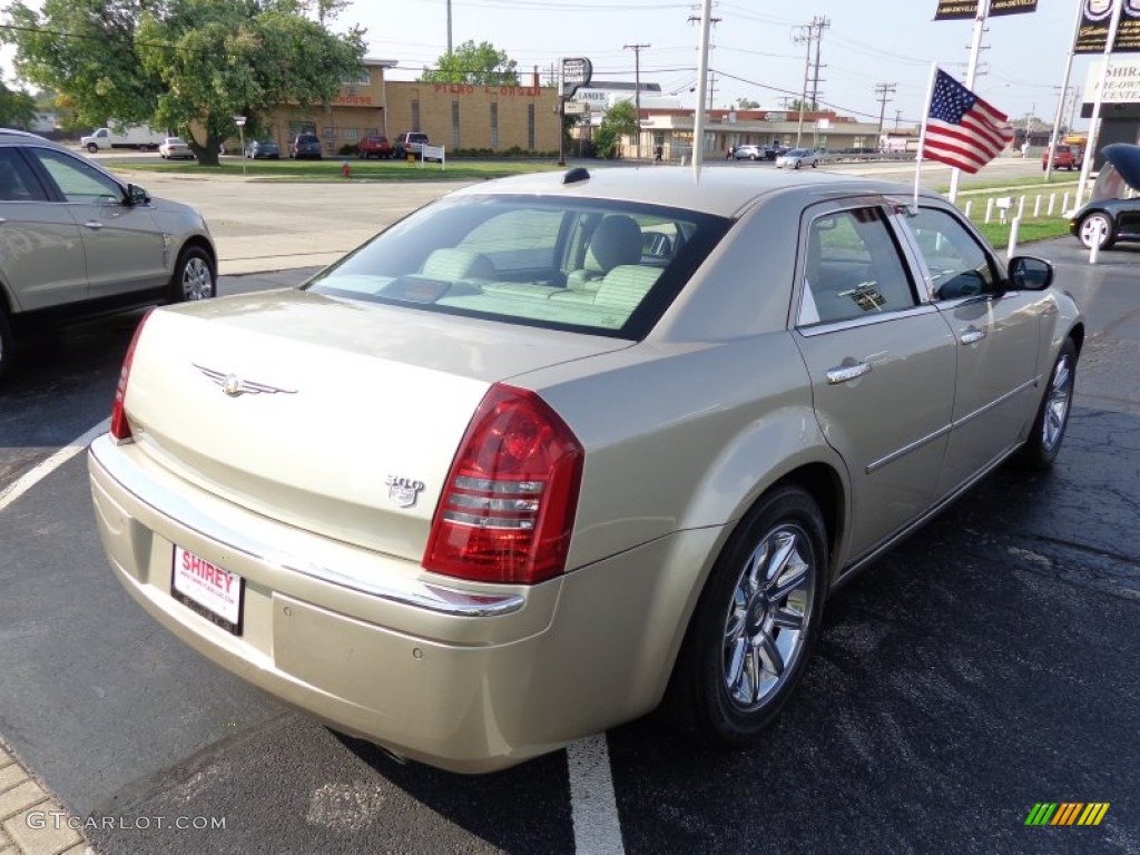 2006 300 C HEMI - Linen Gold Metallic / Dark Slate Gray/Light Graystone photo #4