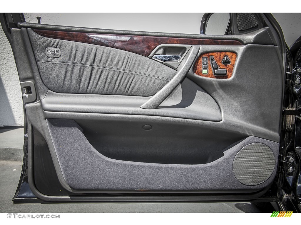 2001 Mercedes-Benz E 320 Wagon Charcoal Door Panel Photo #85915881
