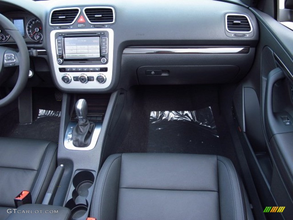 2014 Volkswagen Eos Executive Charcoal/Black Dashboard Photo #85917378