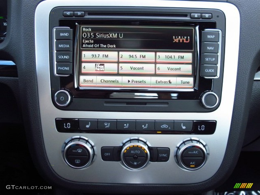 2014 Volkswagen Eos Executive Controls Photo #85917513
