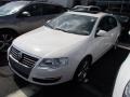 Candy White - Passat Komfort Sedan Photo No. 3