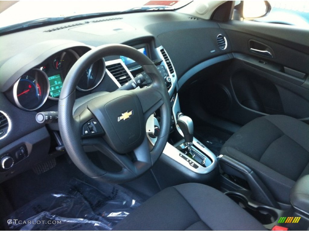 Jet Black Interior 2013 Chevrolet Cruze LT Photo #85921389