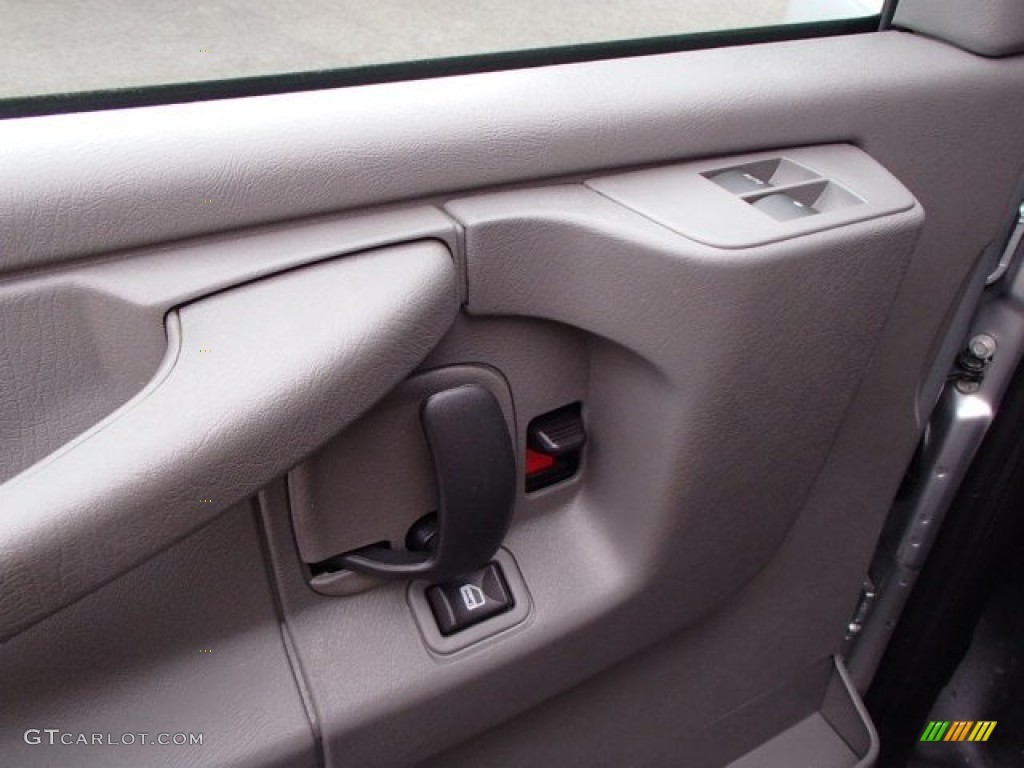 2014 Chevrolet Express 3500 Cargo WT Controls Photo #85921824
