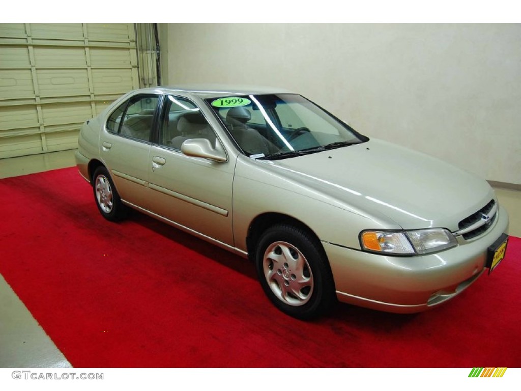 1999 Altima GXE - Champagne Metallic / Blond photo #1