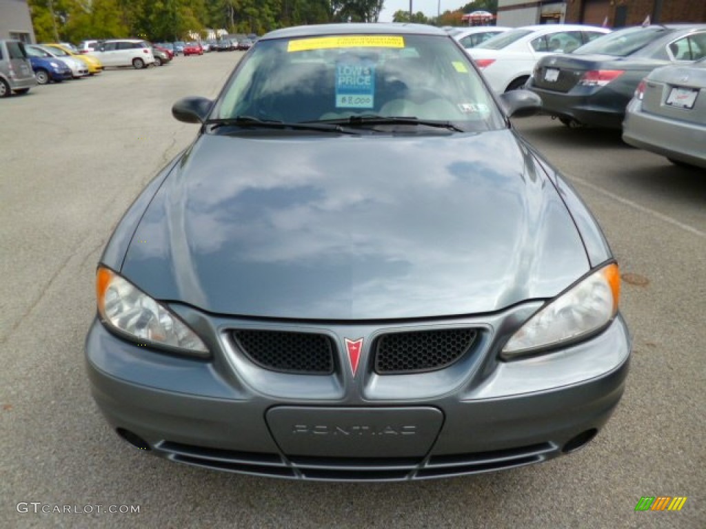 2005 Grand Am SE Sedan - Graystone Metallic / Dark Taupe photo #2