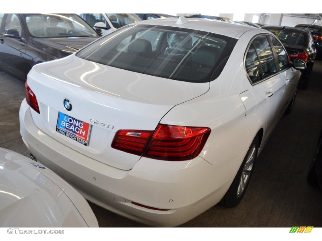 2014 5 Series 528i Sedan - Alpine White / Black photo #3