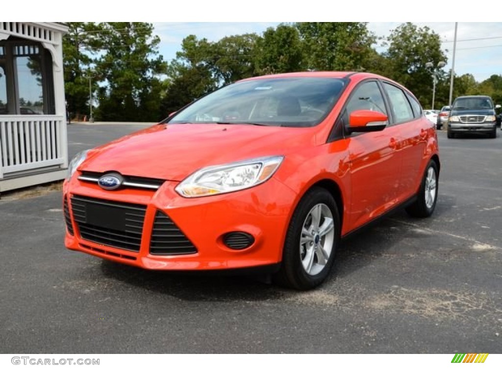 2014 Race Red Ford Focus SE Hatchback 85907708 Car